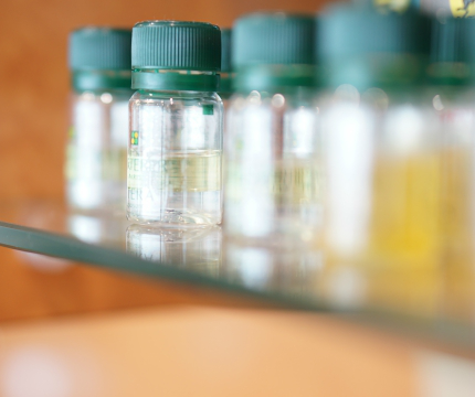 新感覚理容室LINK(リンク)メンズ理容室・女性のお顔そり個室でくつろぐシンプルラグジュアリーサロン