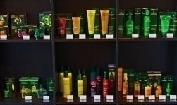 目黒駅前徒歩1分新感覚理容室LINK(リンク)(床屋)